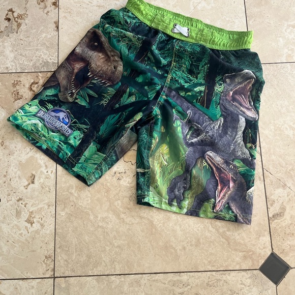 LOT OF 2 Crazy eight skull  AND Jurassic park board shorts - Picture 1 of 3